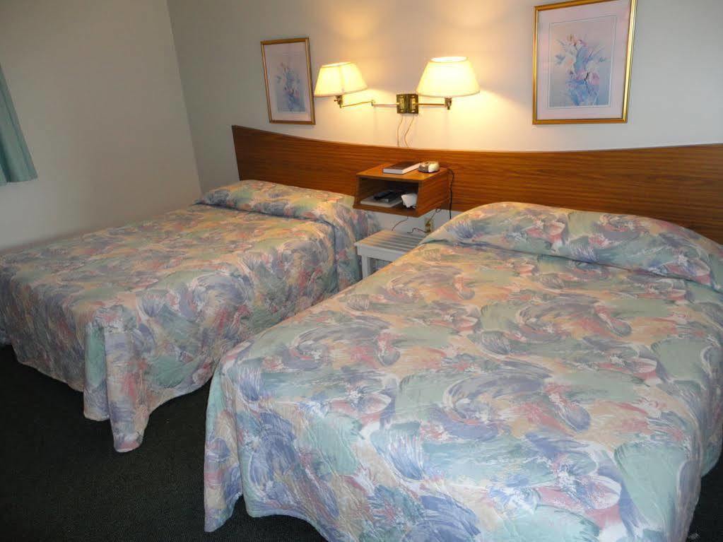 Pinecone Motel Сассекс Экстерьер фото